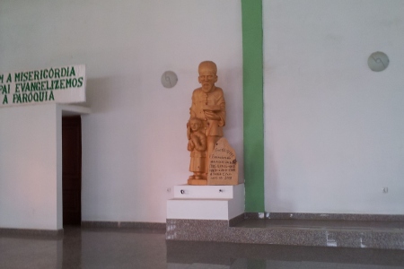 Statua San Giuseppe Freinademetz nella parrocchia di Panguila in Angola